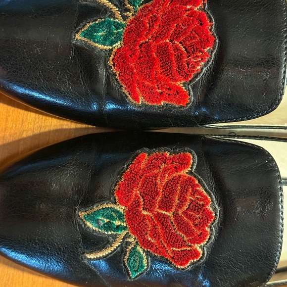 Zara SZ 41 Black Loafers with Red Rose Embroidery Valentines Whimsigoth - Picture 2 of 3